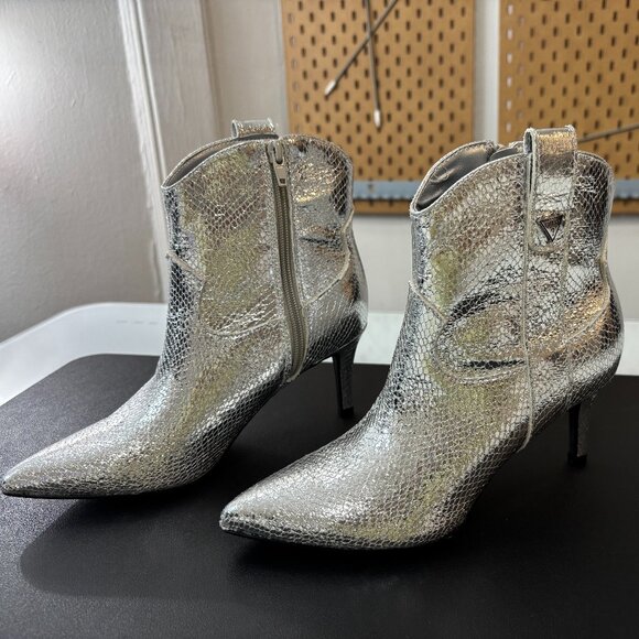 GUESS Women's Silver Snakeskin Pattern Western Ankle Boots, Sz 6,SEE DESCRIPTION - Picture 4 of 15